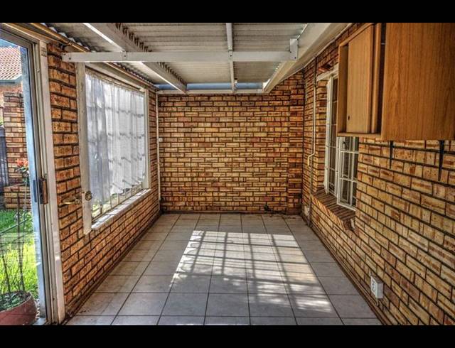 2 BEDROOM TOWNHOUSE FOR SALE IN GLEN MARAIS